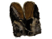 Load image into Gallery viewer, Beaver Mitts - Eastern Dark